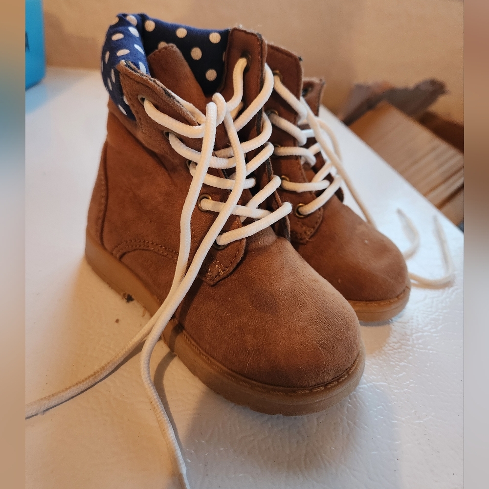 Girl boots